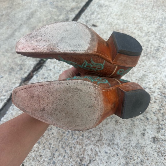 Lucchese Boots N4745 Tan leather. Turquoise thick stitching and studs. Size 7 - Picture 3 of 9